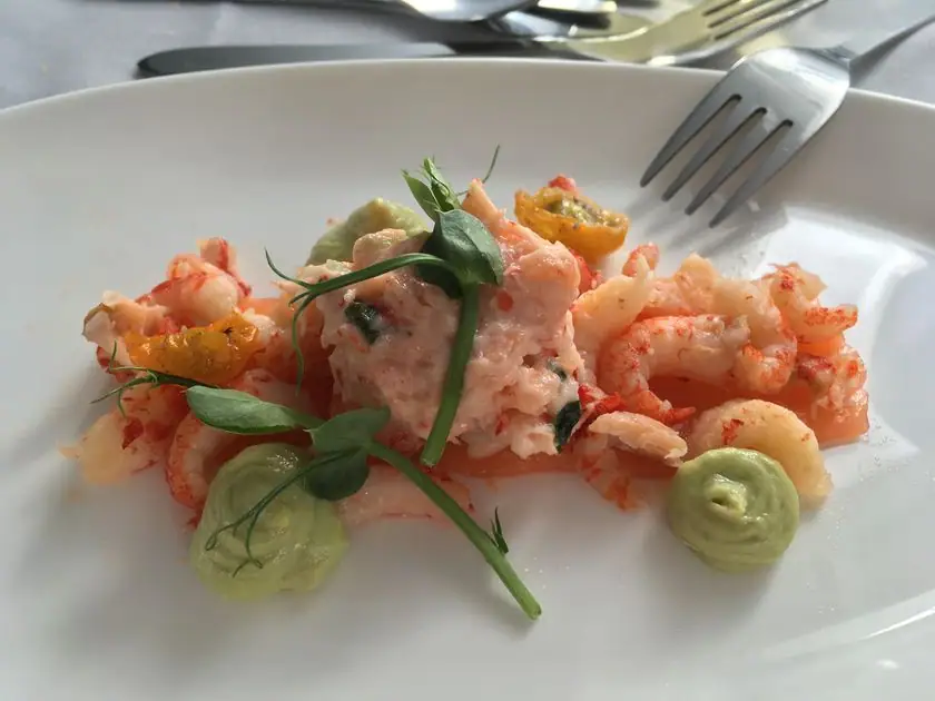 Vorspeise mit Garnelen und Avocado in der Lufthansa Business Class